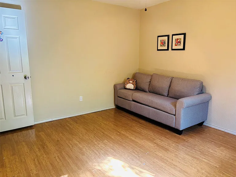 7806 Taranto Dr — Photo 8