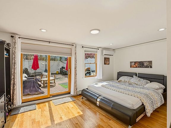 5th image of 186 Covert St