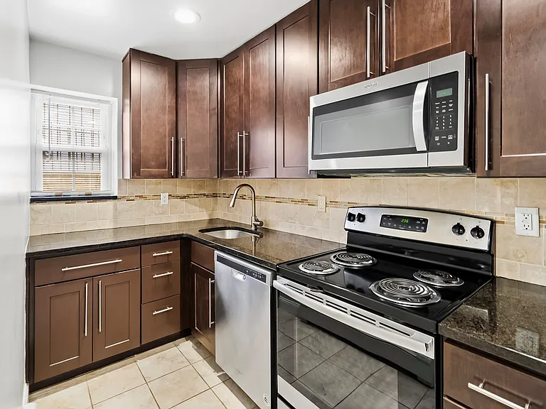 48 Roseland Avenue Apartments — Photo 7