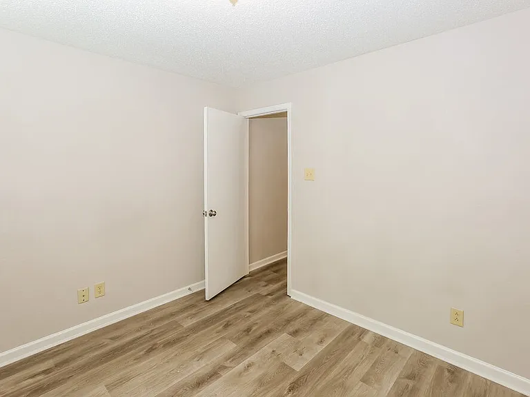 803 Chastain Ave — Photo 13