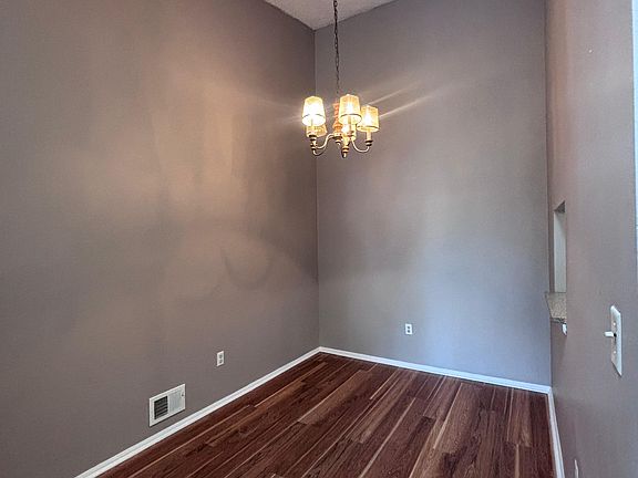 2nd image of 21 Kite Ct