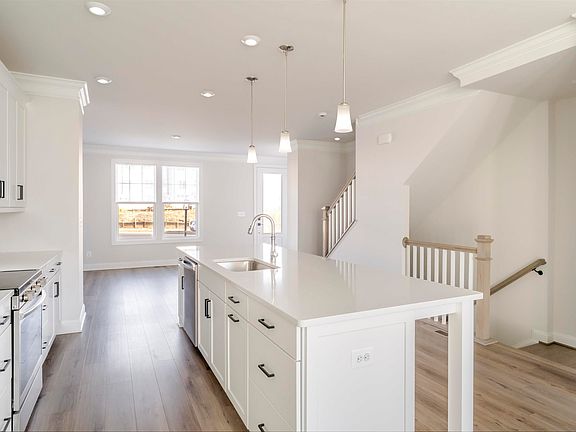 4th image of 791 Park Ridge Dr