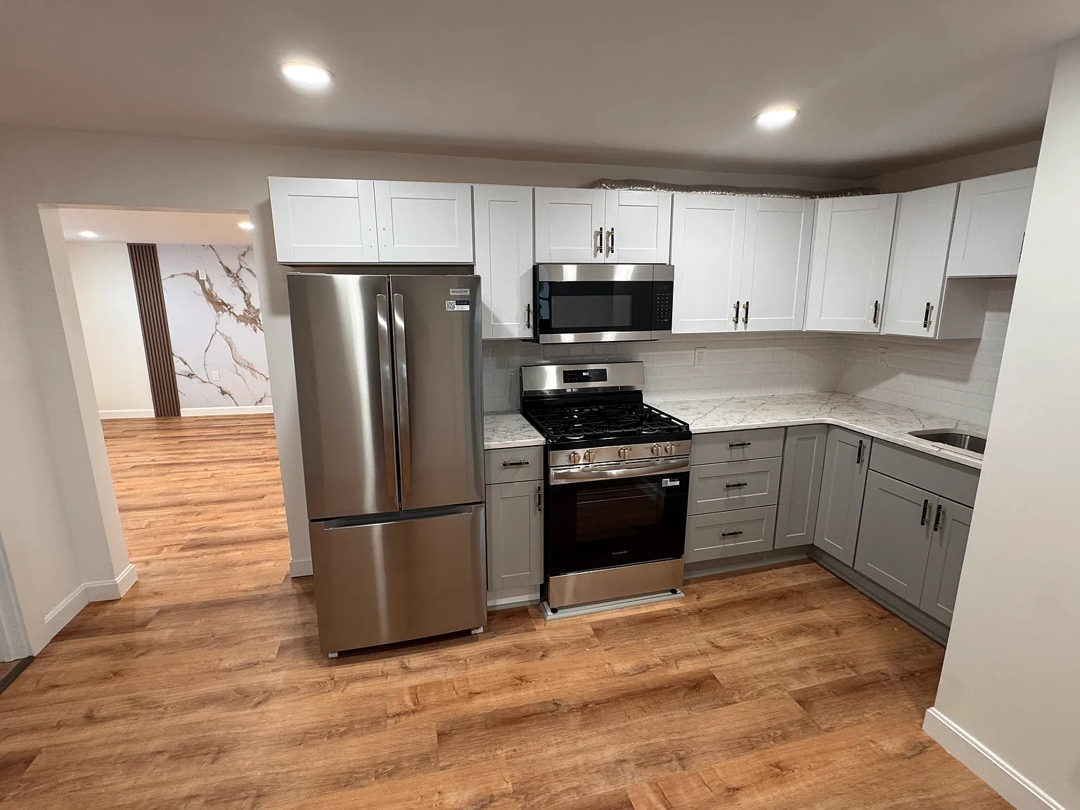 4 bed, 1000 sqft, $2,850 — Photo 2
