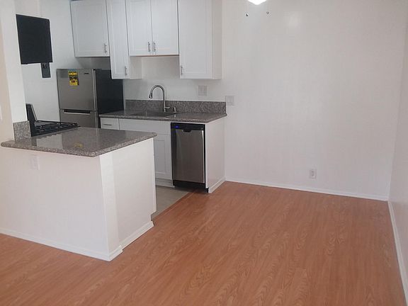 3rd image of 3759 Bagley Ave #1