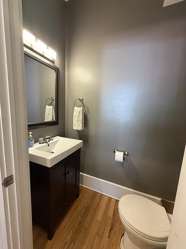 3 bed, 2.5 bath, 2004 sqft, $3,500 — Photo 4