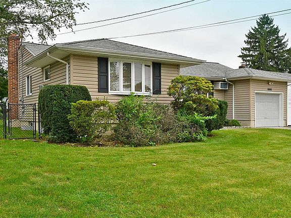 2nd image of 1888 Cole Dr