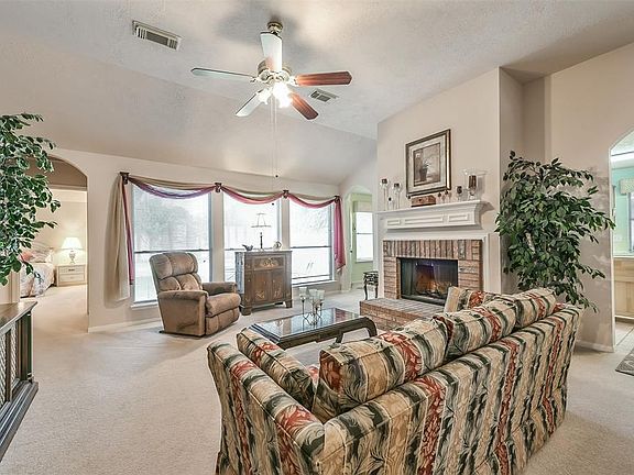 4th image of 18318 Auburn Woods Dr