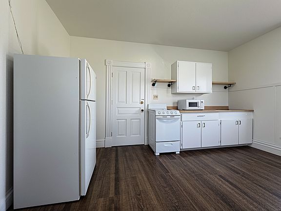 5th image of 2123 C Ave #11413148