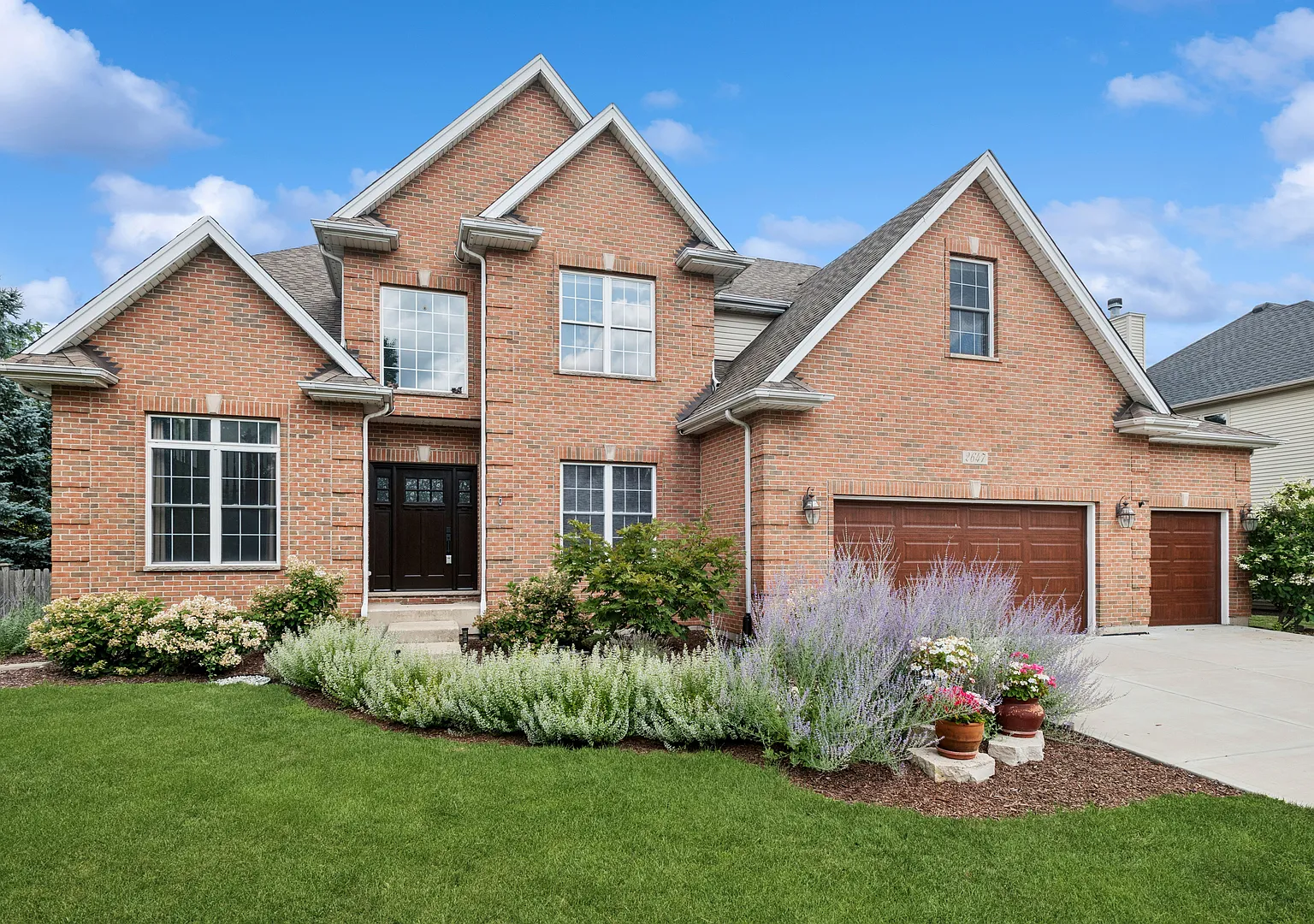 5 bed, 3.5 bath, 3286 sqft, $4,200 — Photo 1