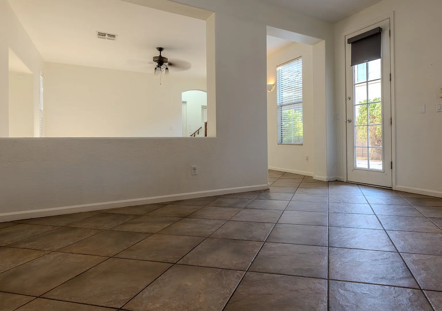 2051 E Carla Vista Dr — Photo 2