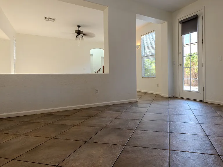 2051 E Carla Vista Dr — Photo 2