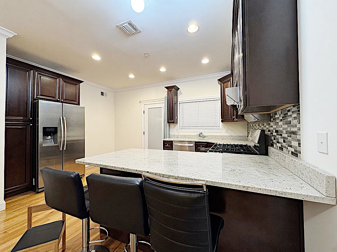3 bed, 2.5 bath, 1817 sqft, $3,500 — Photo 4