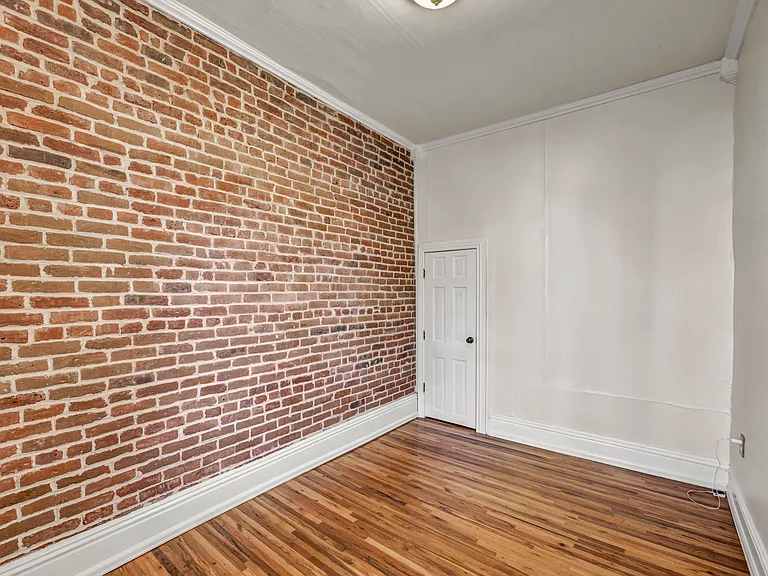 2938 N Hooker St — Photo 15
