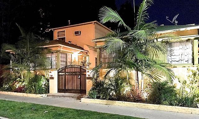 1st image of 1139 S Doheny Dr #4
