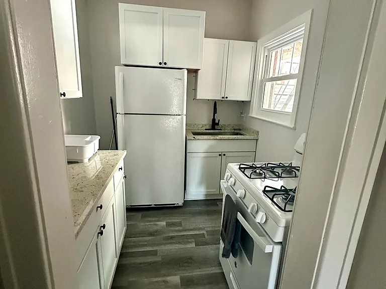 704 N Grant St #3 — Photo 5
