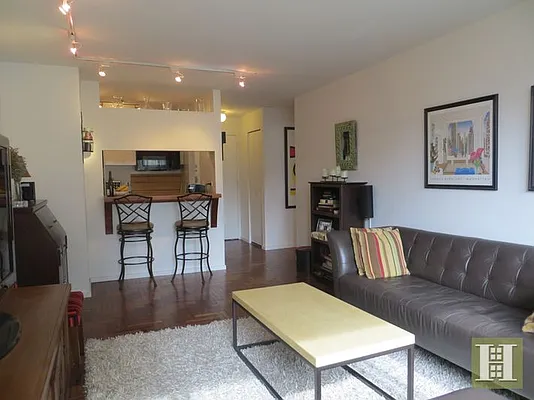 Rented by Halstead Real Estate | media 10