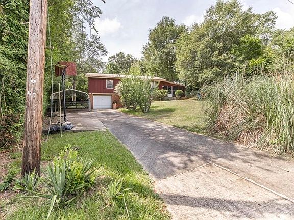 3rd image of 4065 Lindwood Dr