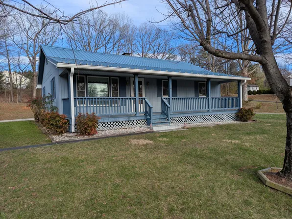 45 Meadow View Ave, Rocky Mount, VA 24151