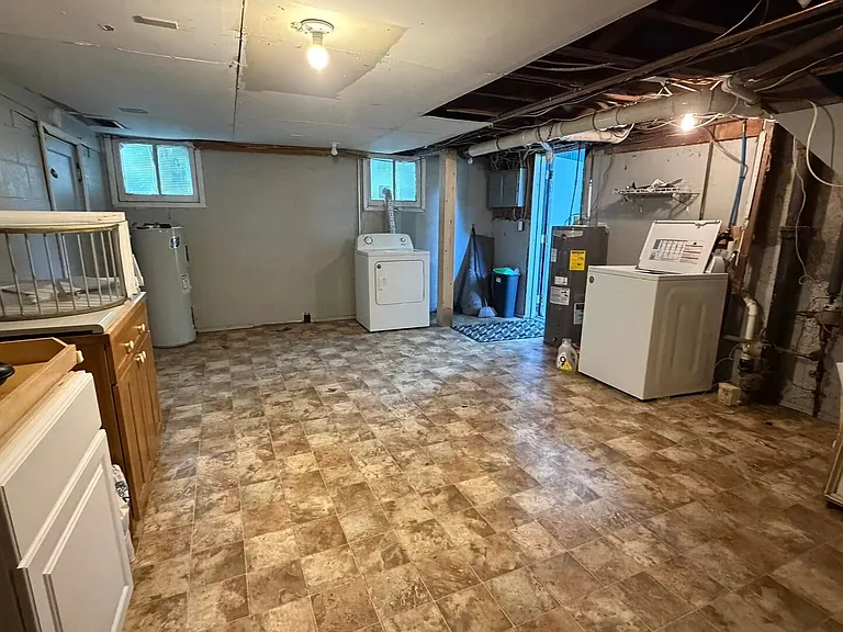 810 E Division St — Photo 20