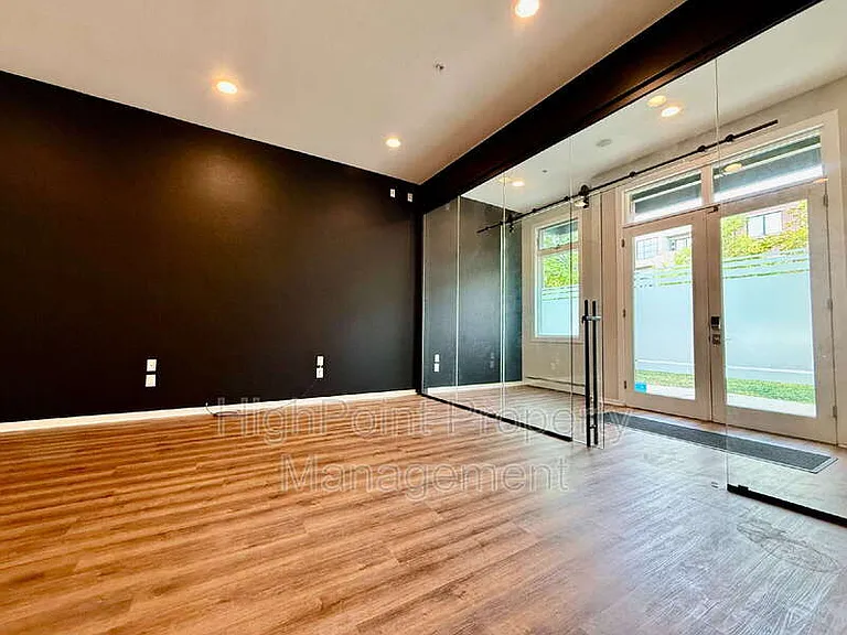 11858 Bradburn Blvd — Photo 3