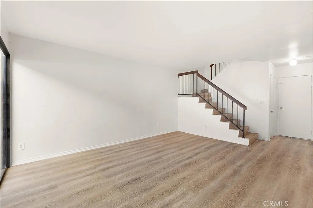 2 bed, 1000 sqft, $2,990 — Photo 3