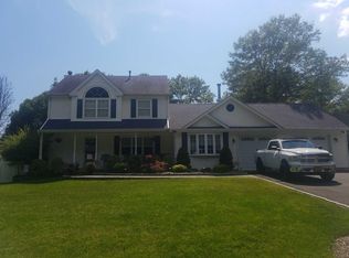 8 Northumberland Dr, Shoreham, NY