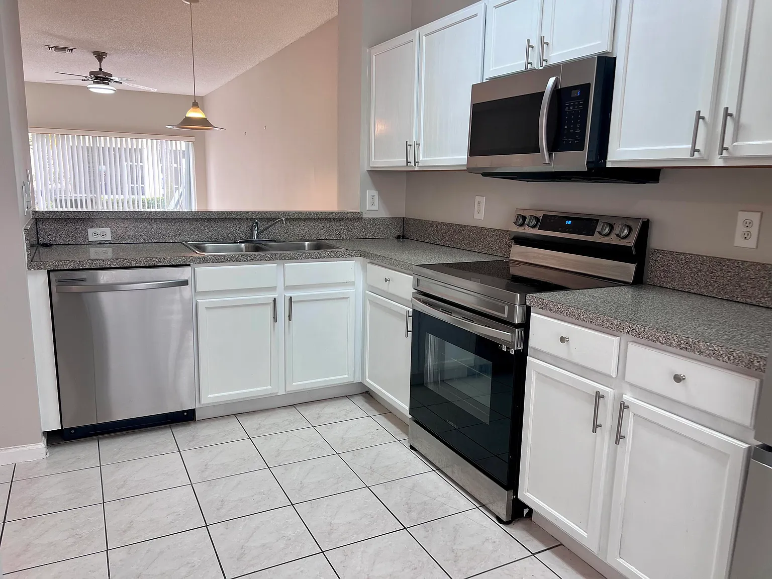 2 bed, 2.5 bath, 1188 sqft, $2,300 — Photo 3