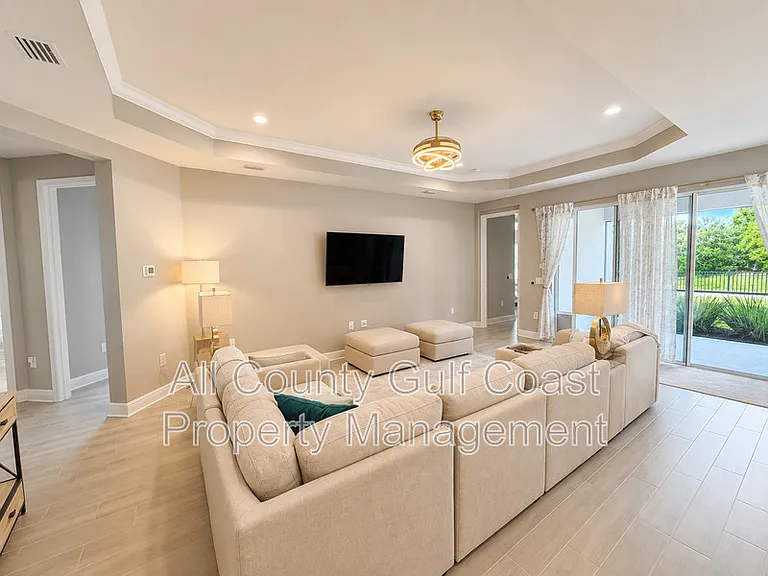 10194 Canaveral Cir — Photo 6