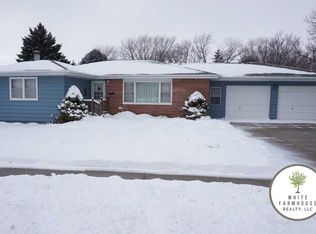 918 Pine Heights Rd, Wayne, NE 68787