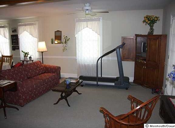 3rd image of 915 Leighton Ave
