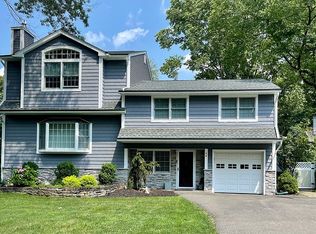 46 Smithfield Rd, Waldwick, NJ 07463