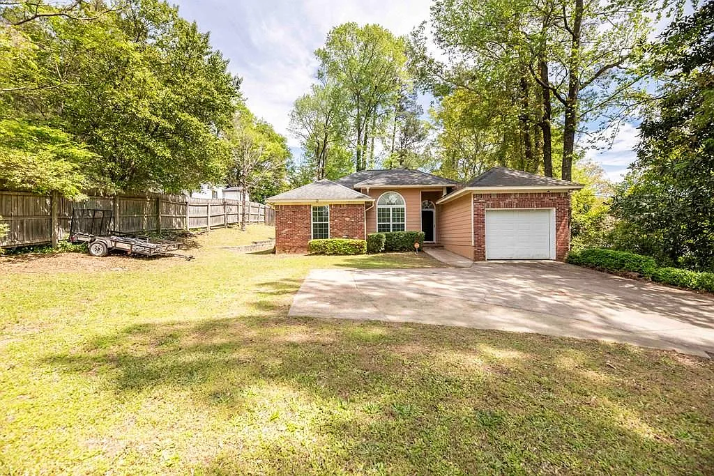 3924 Fairview Dr photo 1