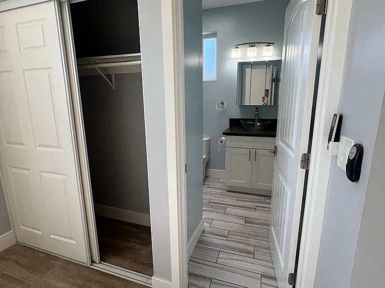 Primary bedroom entry to en-suite bathroom