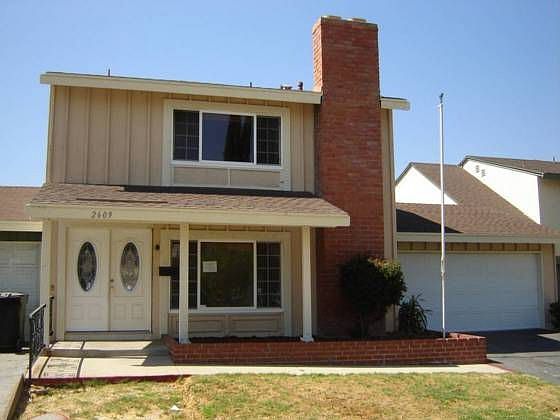 1st image of 2609 Lakemoor Pl