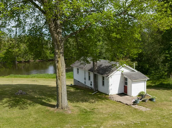 810 S Constantine St, Three Rivers, MI 49093