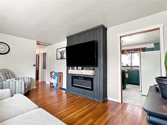 2nd image of 901 3rd St