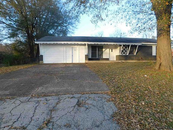 2nd image of 3295 Clarksville St