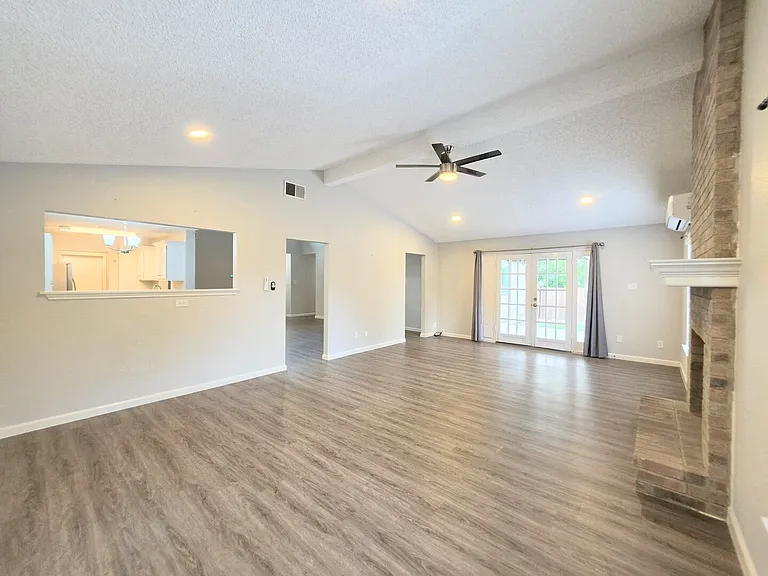11643 Creston St — Photo 13