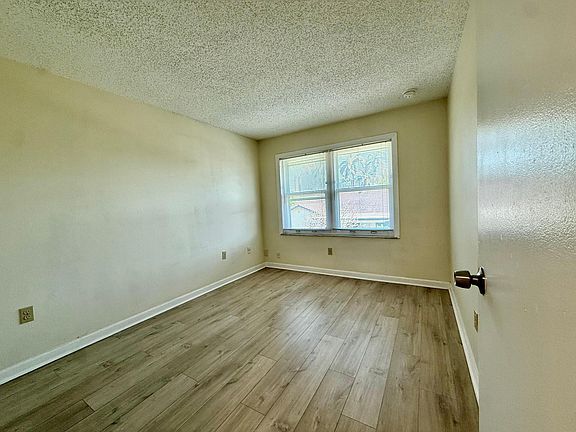 5th image of 321 Gulfstream Rd
