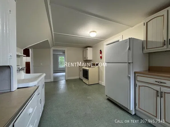 4 Bellevue St APT 3, Waterville, ME 04901