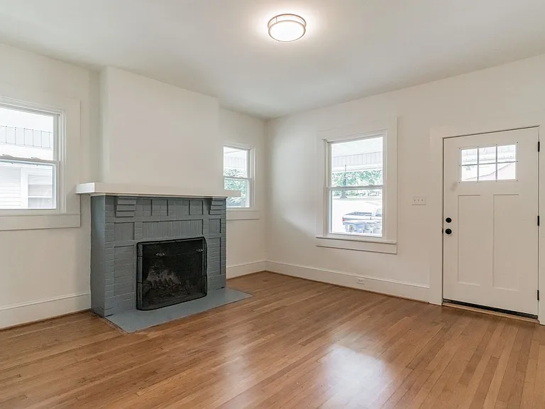 512 Granville Dr — Photo 6