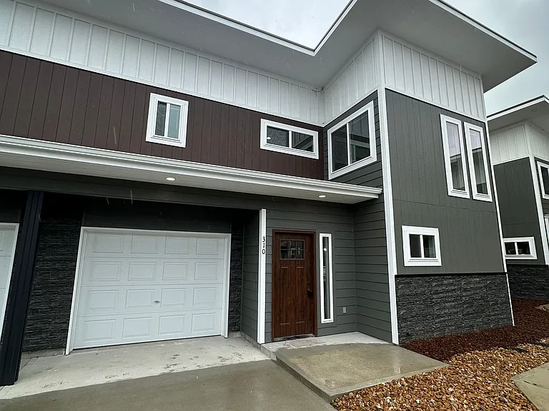 Sedalia Townhomes — Photo 1