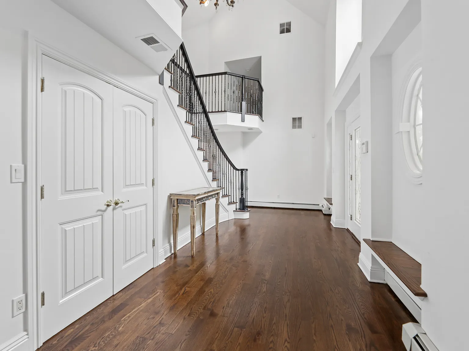 8 bed, 7400 sqft, $12,500 — Photo 3