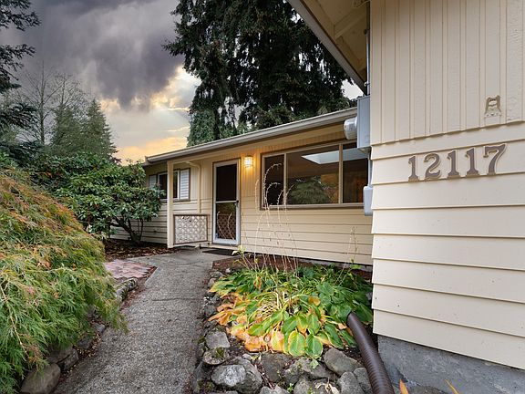 2nd image of 12117 SE 70th St