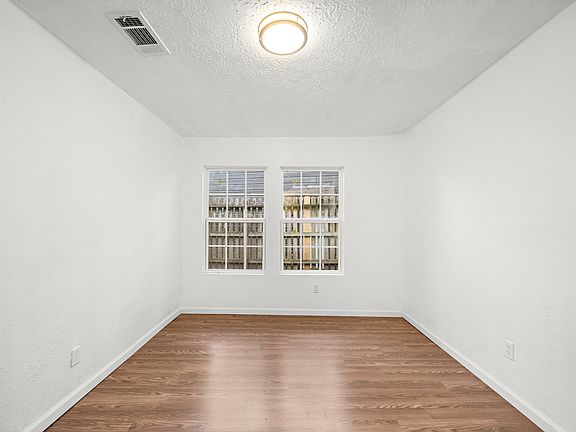 5th image of 2108 Camille St