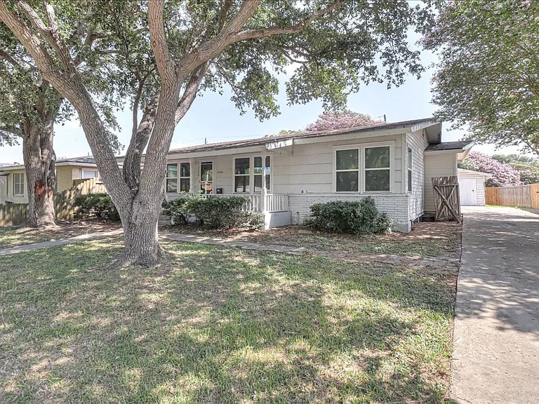 6046 Hugo Dr — Photo 2