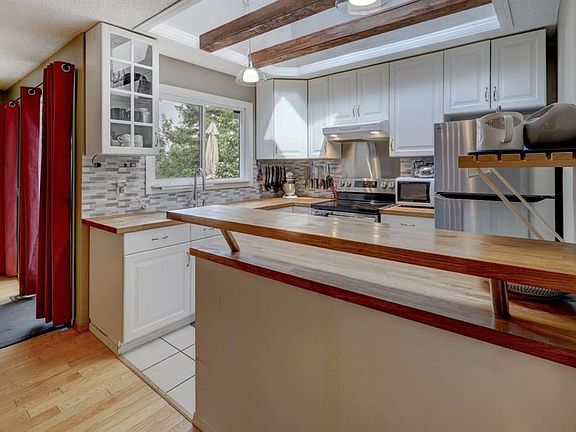 3rd image of 128 SE Pineland Pl NE
