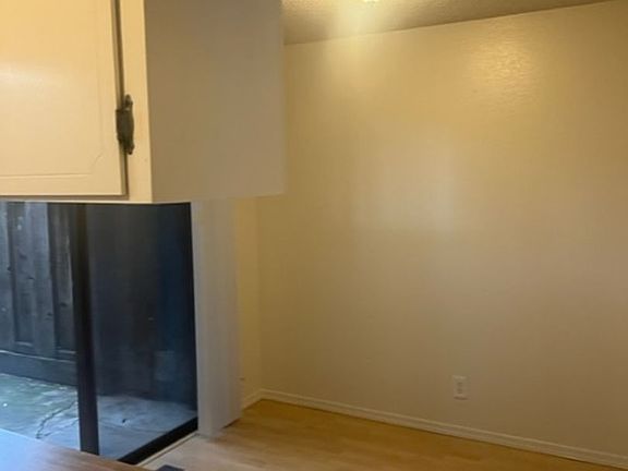 5th image of 838 Bennett Ave #7