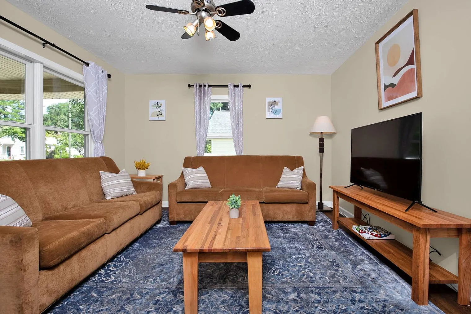 3 bed, 2.0 bath, 1194 sqft, $3,748 — Photo 2