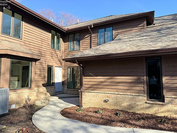2nd image of 2305 Quail Hollow Ln